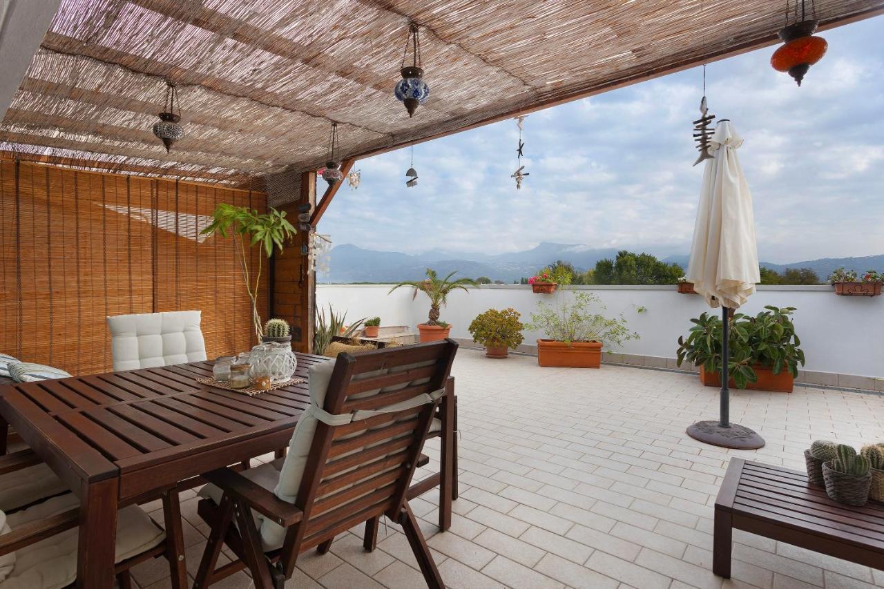 דירות Attico Con Terrazza A וירג'יו מראה חיצוני תמונה